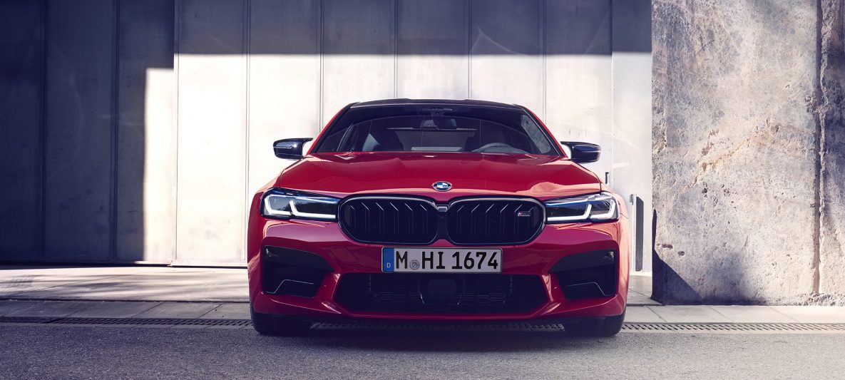 Front mit neuer Niere BMW M5 Competition F90 LCI Facelift 2020 BMW Individual Imola Rot Frontansicht